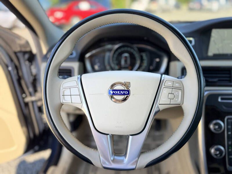 2015 Volvo XC70 Image 10