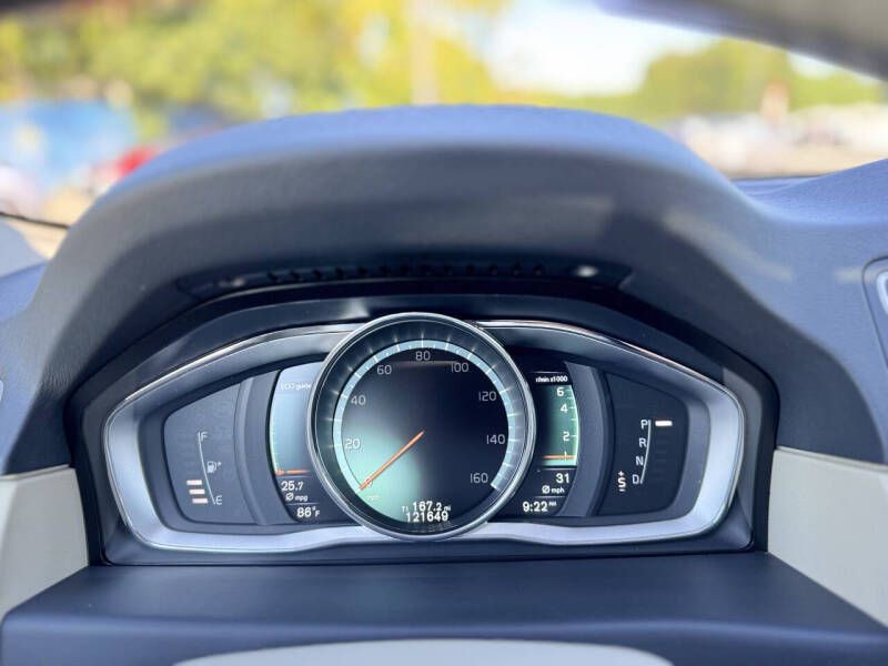 2015 Volvo XC70 Image 11