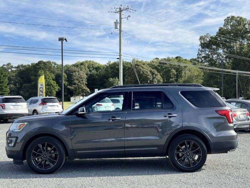 2017 Ford Explorer Image 2