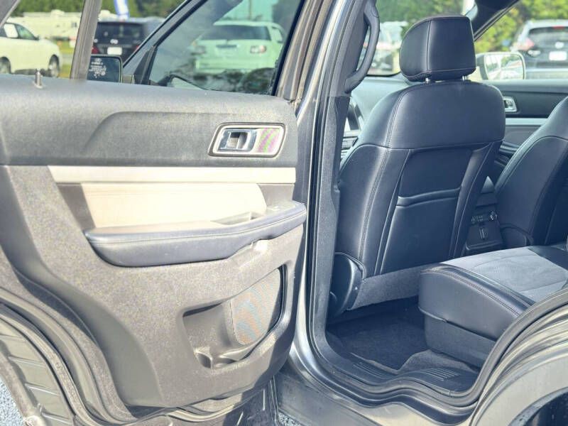 2017 Ford Explorer Image 13
