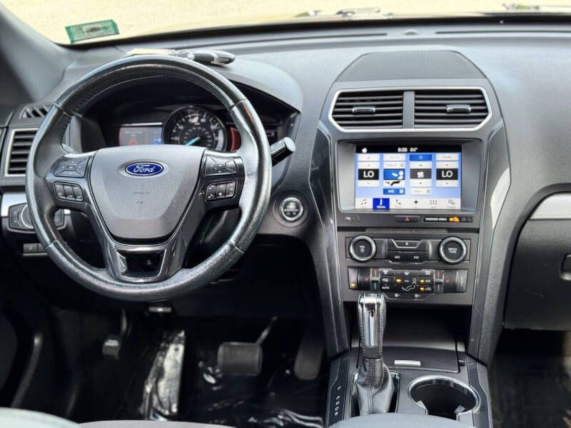 2017 Ford Explorer Image 15