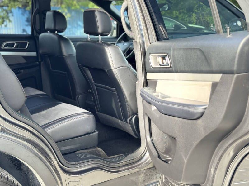 2017 Ford Explorer Image 18