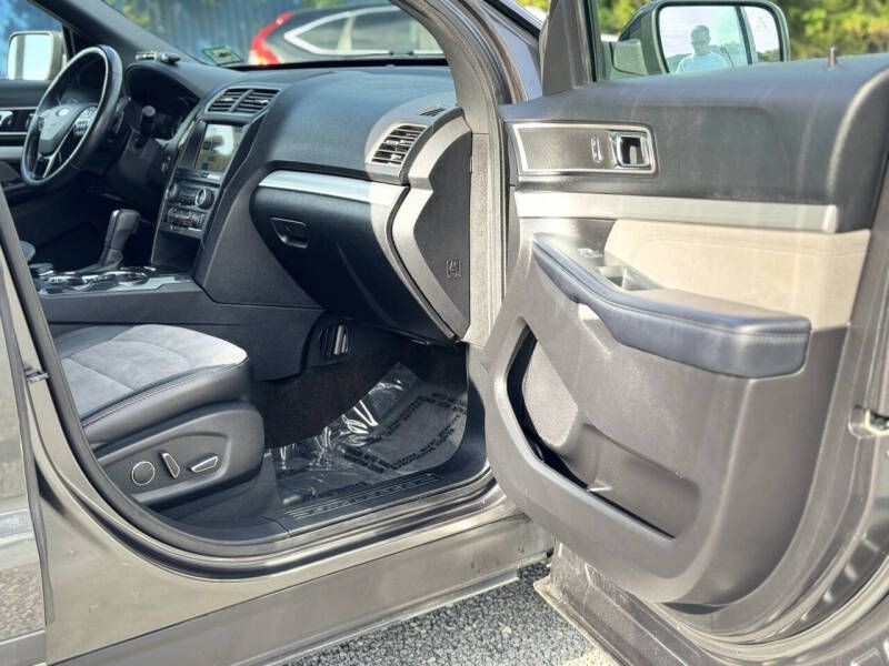 2017 Ford Explorer Image 21