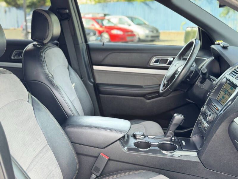 2017 Ford Explorer Image 22