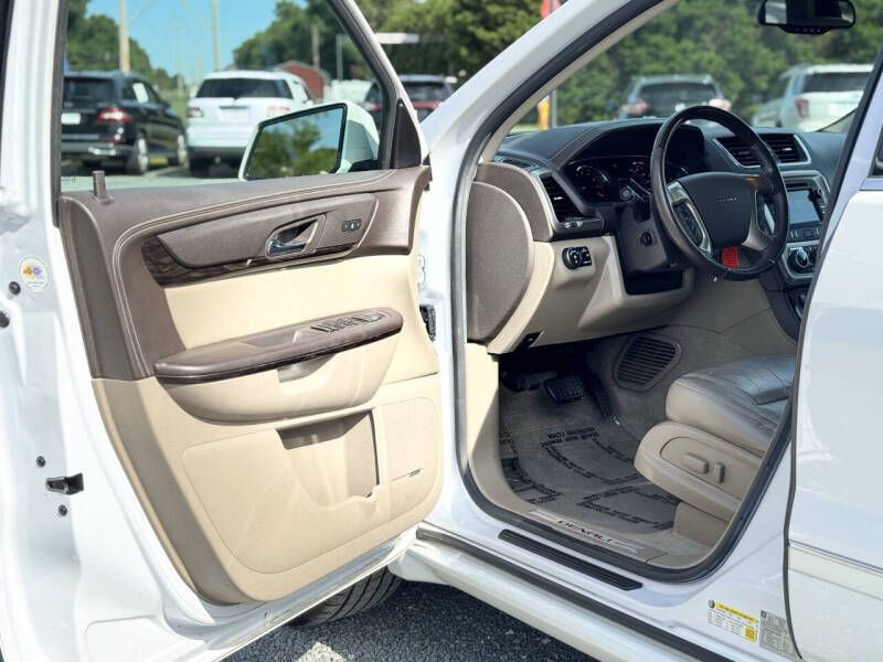 2016 GMC Acadia Image 8