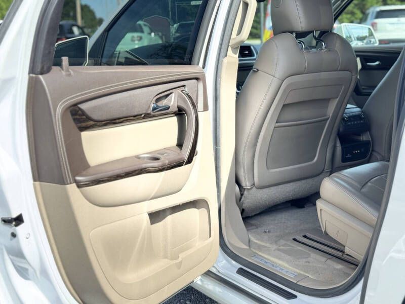2016 GMC Acadia Image 12