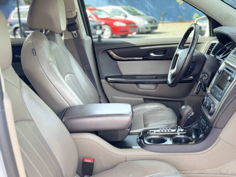 2016 GMC Acadia Image 21