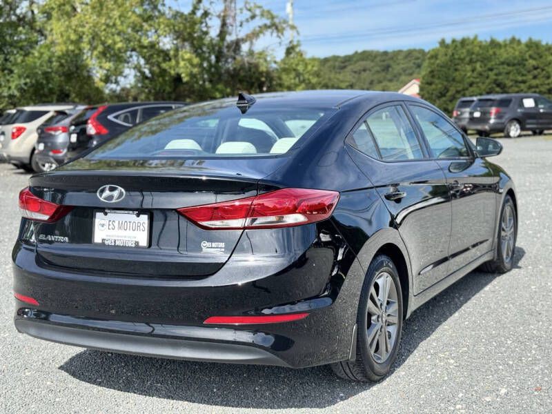 2017 Hyundai Elantra Image 4