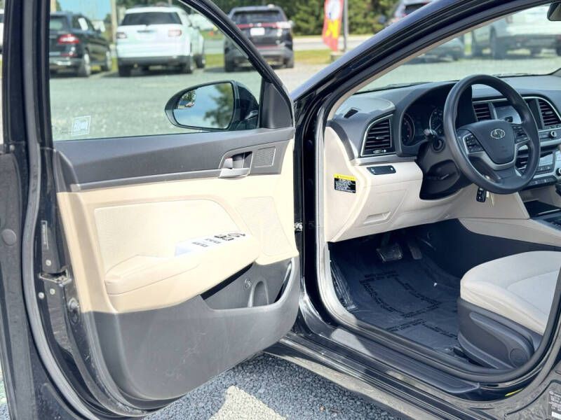2017 Hyundai Elantra Image 7