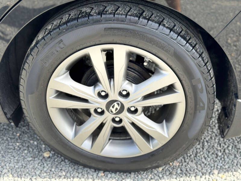 2017 Hyundai Elantra Image 22
