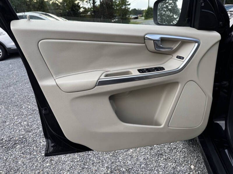 2015 Volvo XC60 Image 7