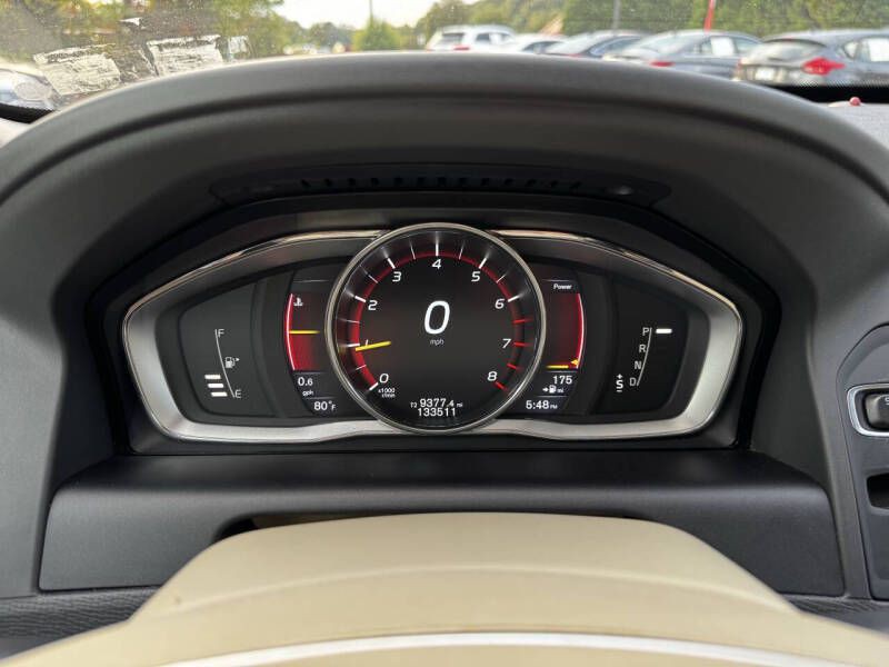 2015 Volvo XC60 Image 10