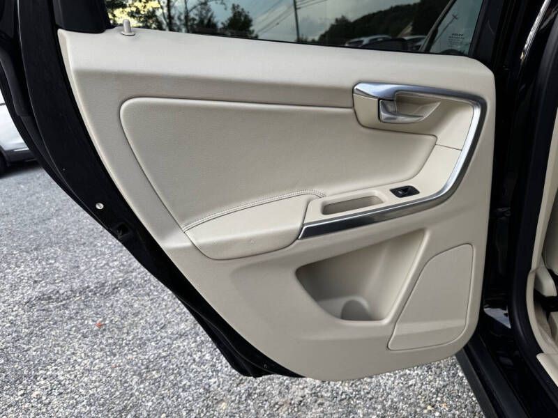 2015 Volvo XC60 Image 12