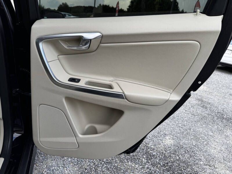 2015 Volvo XC60 Image 17