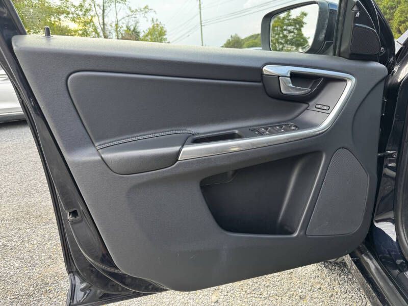 2016 Volvo XC60 Image 7
