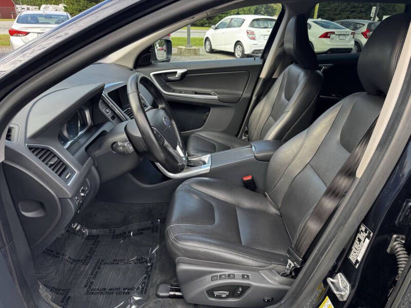 2016 Volvo XC60 Image 8