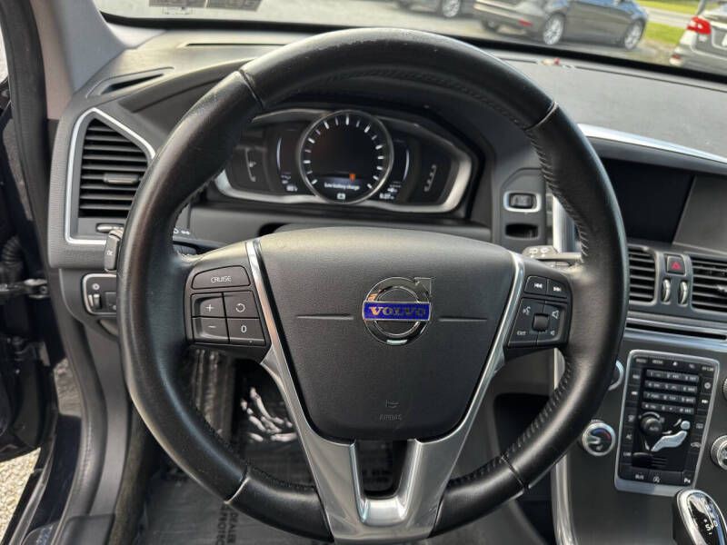 2016 Volvo XC60 Image 9