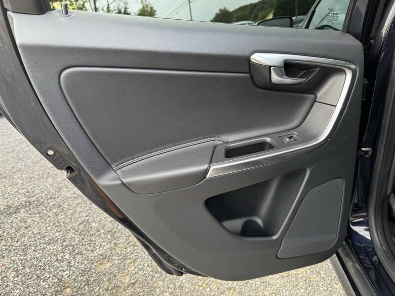 2016 Volvo XC60 Image 12
