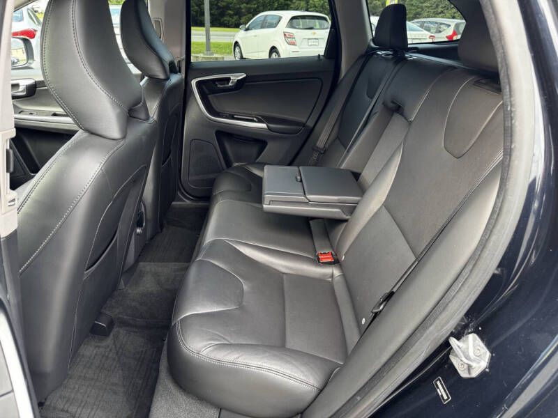 2016 Volvo XC60 Image 13