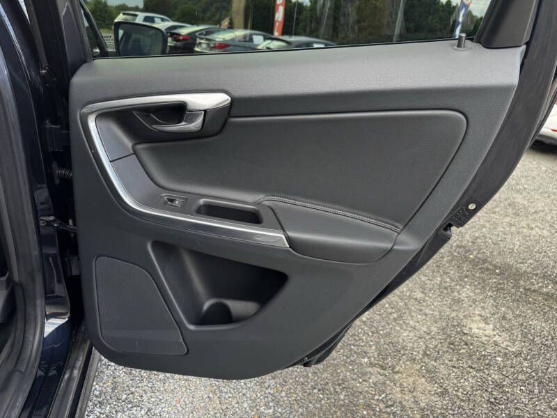 2016 Volvo XC60 Image 17
