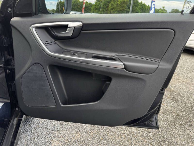 2016 Volvo XC60 Image 19
