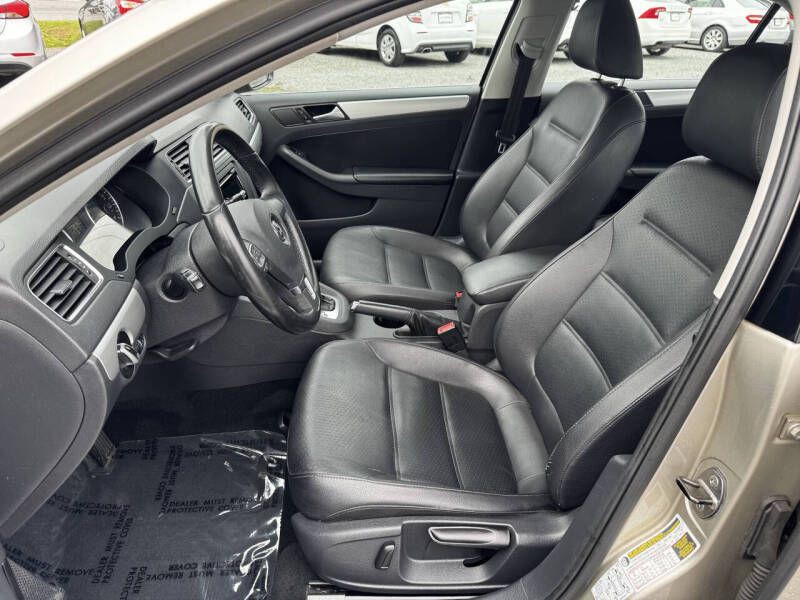 2013 Volkswagen Jetta Image 8