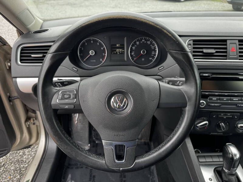 2013 Volkswagen Jetta Image 9