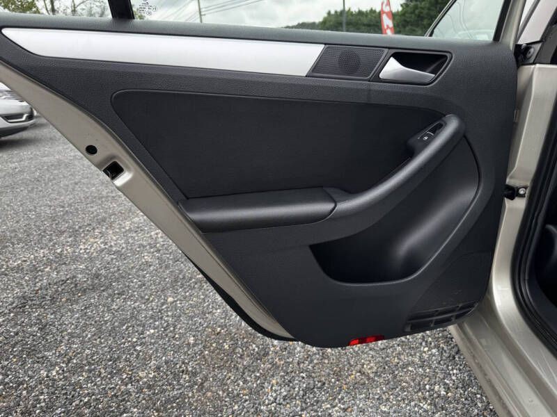 2013 Volkswagen Jetta Image 12