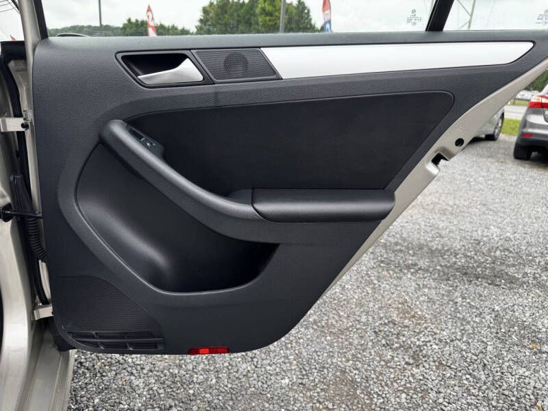 2013 Volkswagen Jetta Image 16
