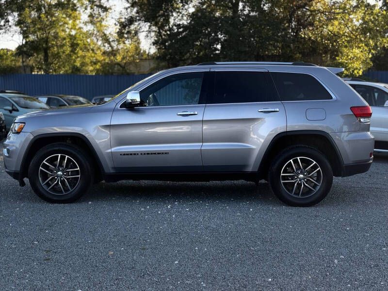 2017 Jeep Grand Cherokee Image 2