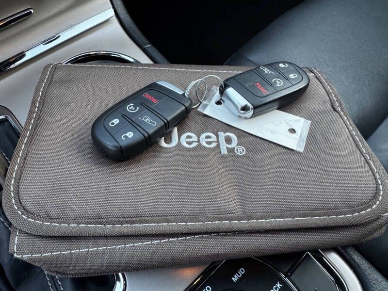 2017 Jeep Grand Cherokee Image 21