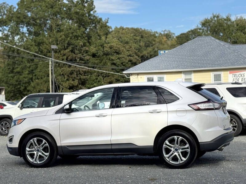 2017 Ford Edge Image 2