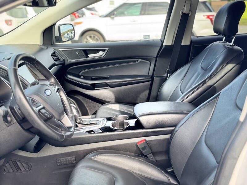 2017 Ford Edge Image 8