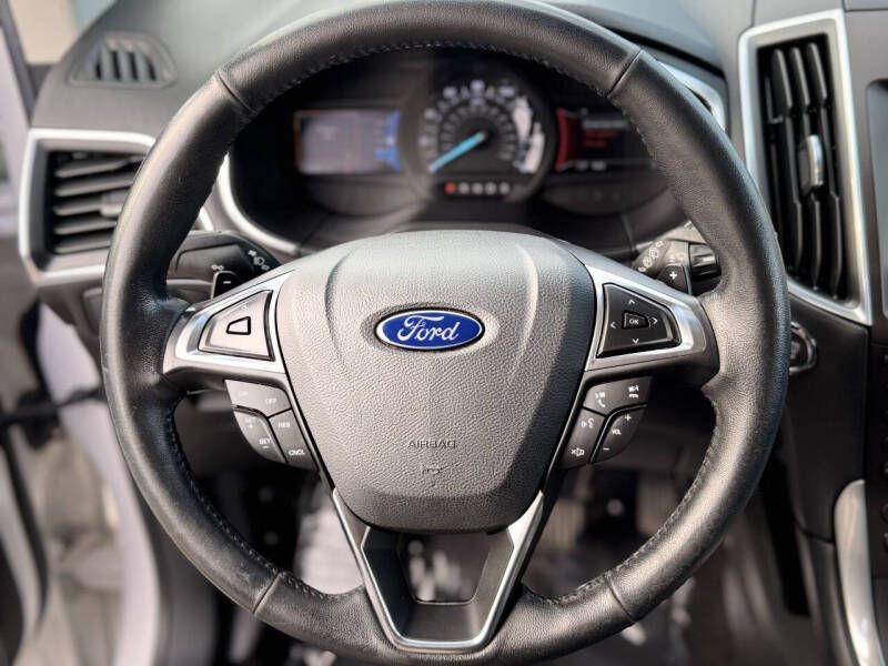 2017 Ford Edge Image 9