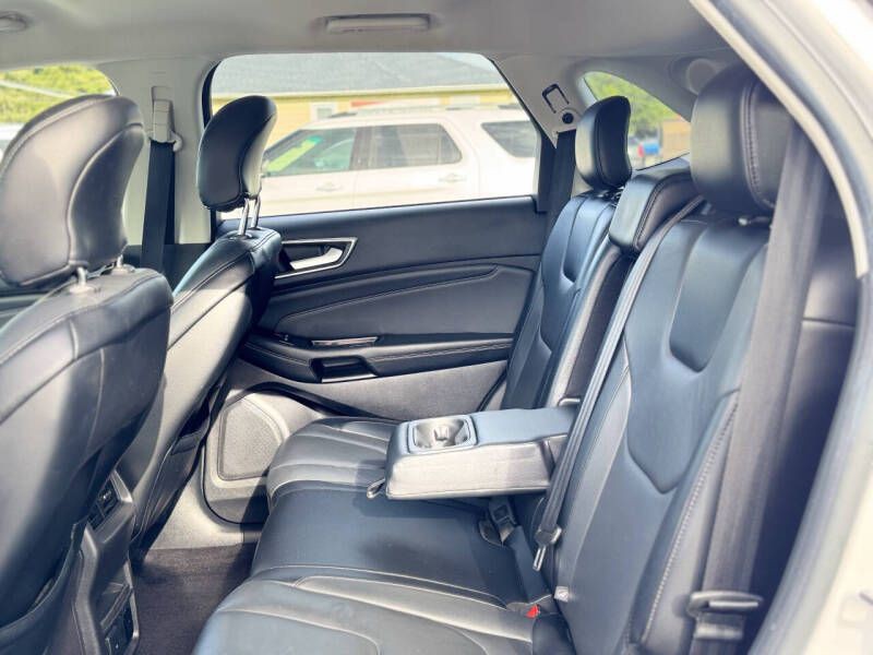 2017 Ford Edge Image 13