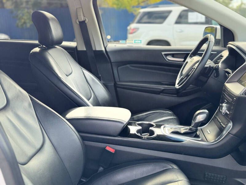 2017 Ford Edge Image 19