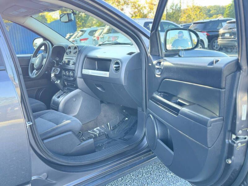 2016 Jeep Compass Image 17