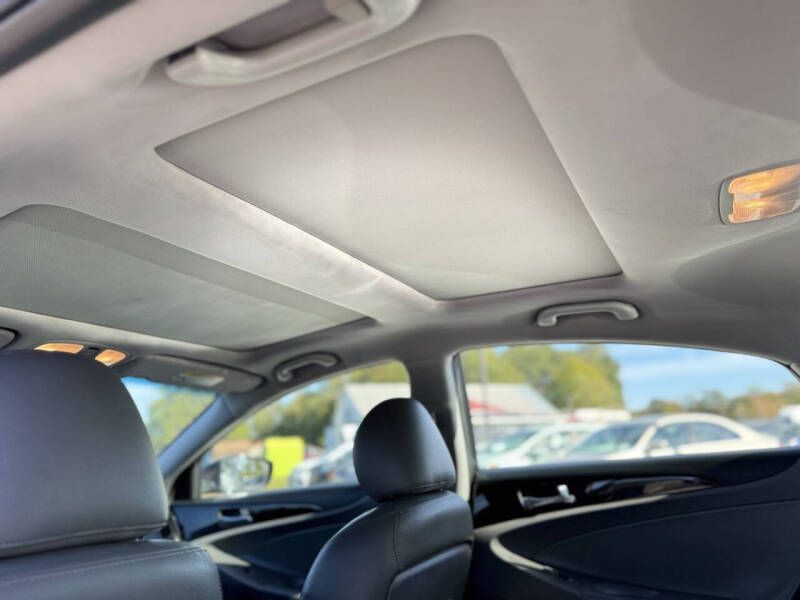 2013 Hyundai Sonata Image 16