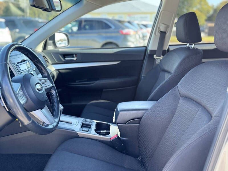 2011 Subaru Outback Image 9