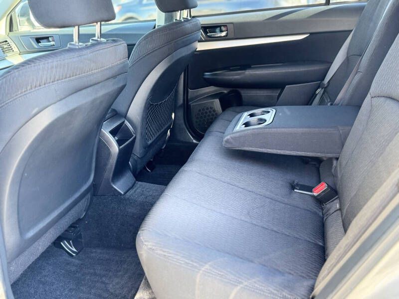 2011 Subaru Outback Image 13