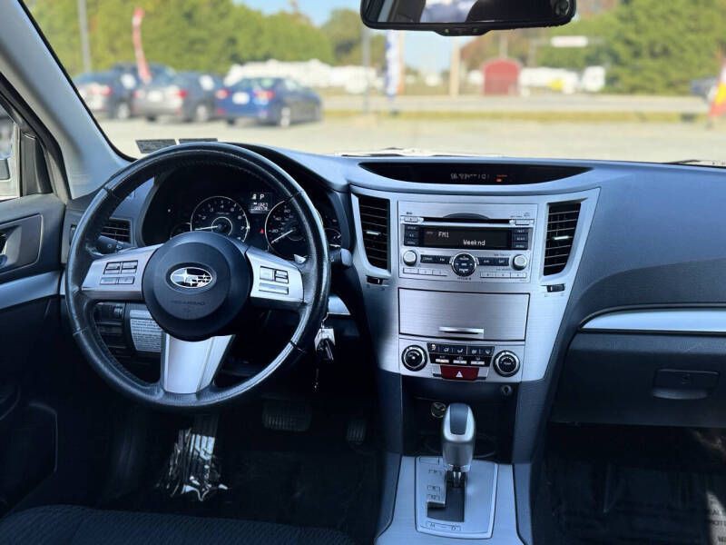 2011 Subaru Outback Image 14