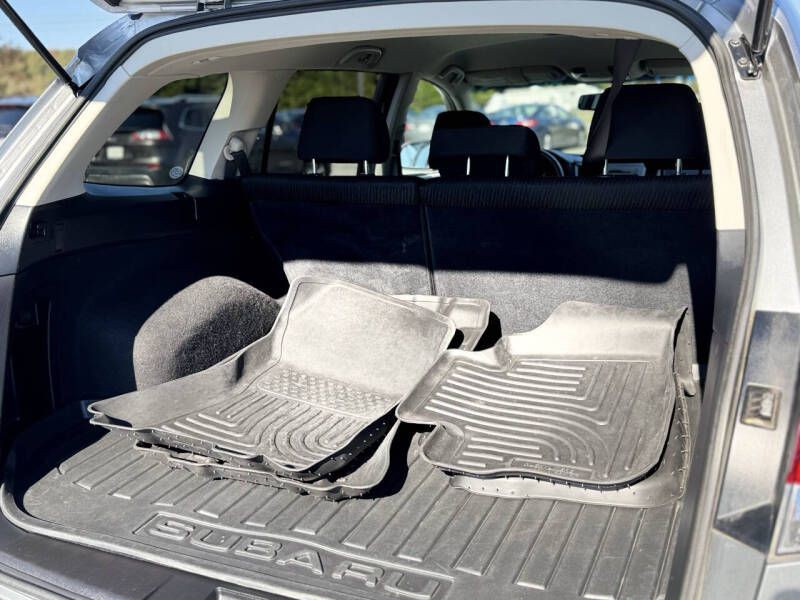 2011 Subaru Outback Image 15