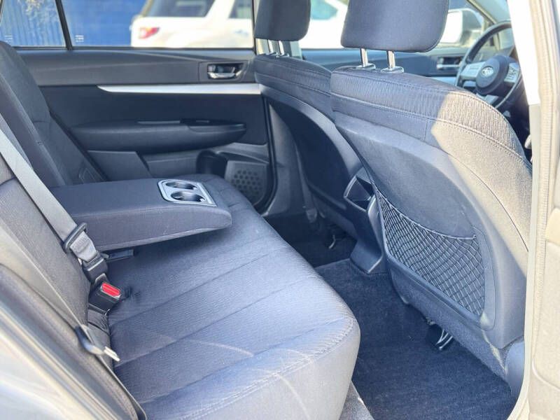 2011 Subaru Outback Image 17