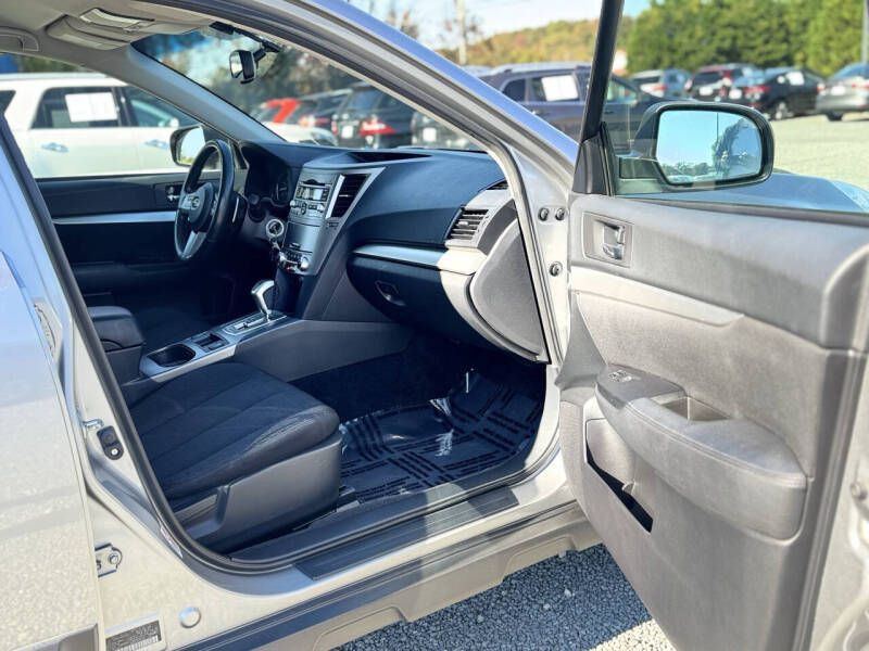 2011 Subaru Outback Image 18