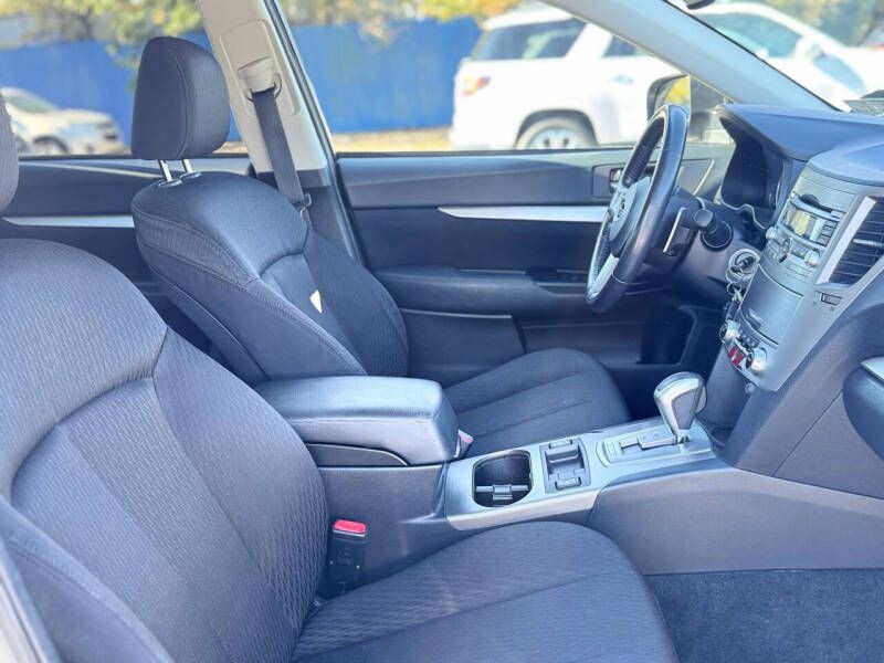 2011 Subaru Outback Image 19