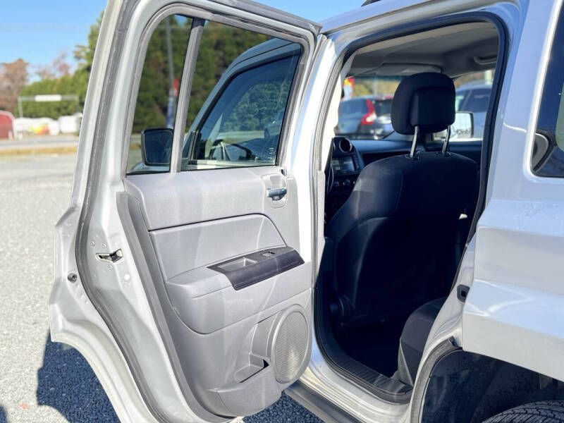 2012 Jeep Patriot Image 12