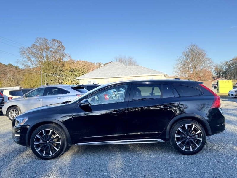 2017 Volvo V60 Image 2