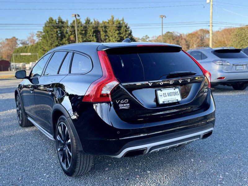 2017 Volvo V60 Image 3