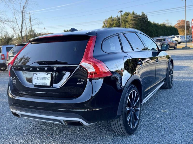 2017 Volvo V60 Image 4