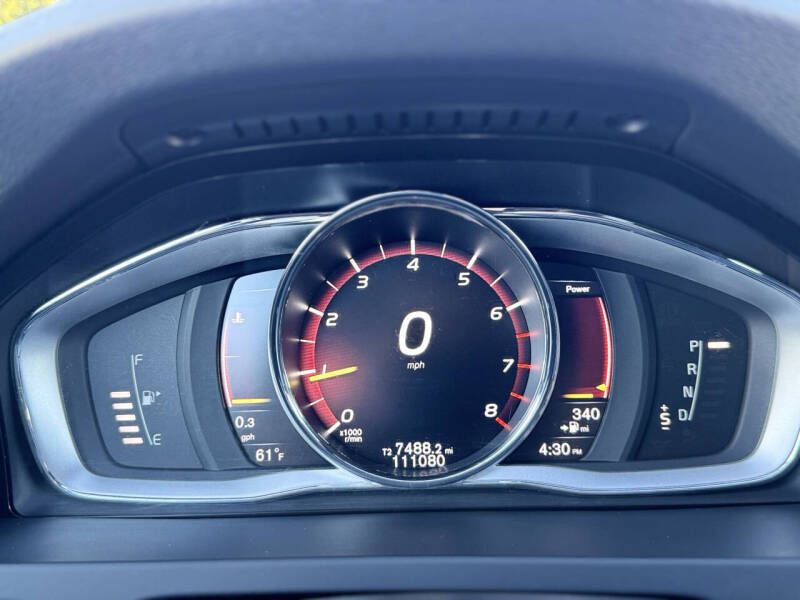 2017 Volvo V60 Image 11